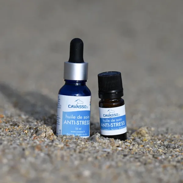 deux flacons de 15 ml et 5 ml d'anti-stress cavasso pour détendre le cheval anxieux